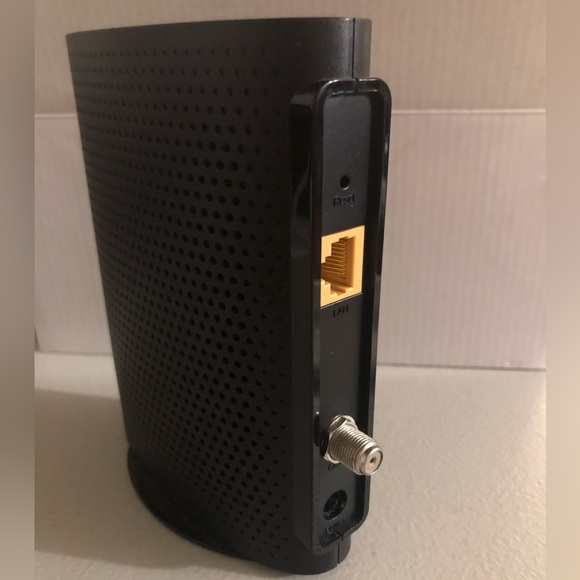 TP-LINK DOCSIS 3.0 CABLE MODEM(Model No. TC-7610) - Picture 8 of 9